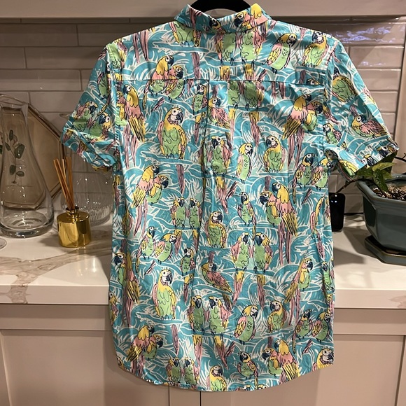 EUC Vineyard Vines large parrot print boys button down short sleeve shirt - Picture 5 of 6